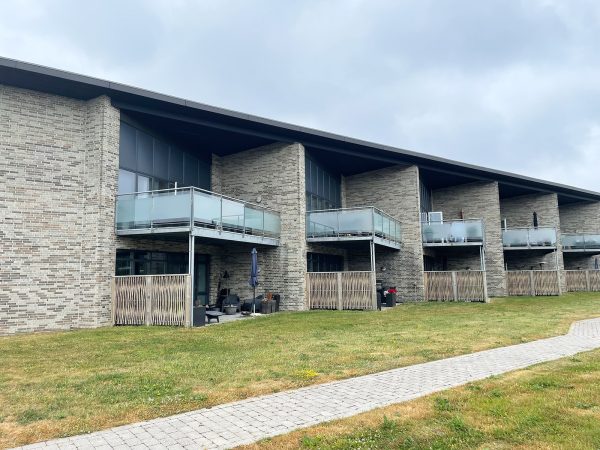 Facade med terrasser og altaner
