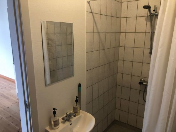 1 vær • 33 kvm • Strømgade 3D 1. sal tv - Image 5